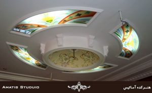 پانل های شیشه ای ( سقف شیشه ای ) رنگی با تزئینات چاپی و چراغ ها